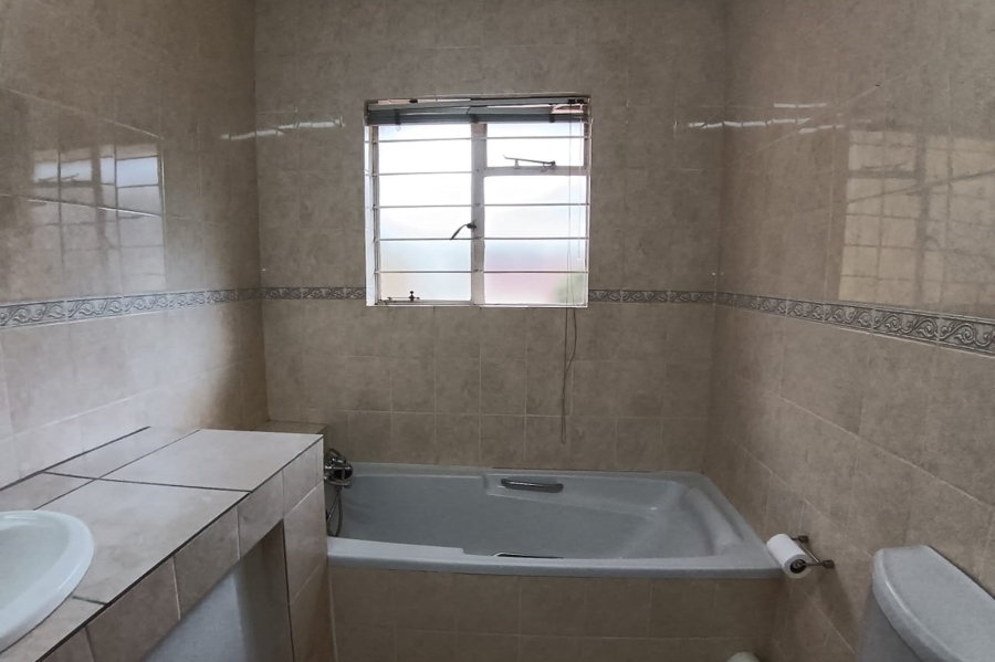 To Let 2 Bedroom Property for Rent in Paulshof Gauteng
