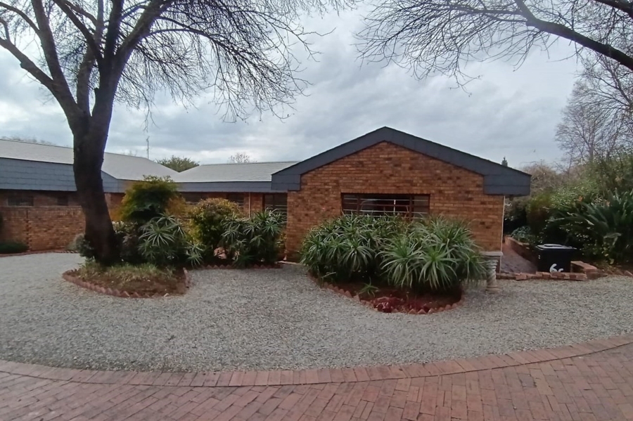 To Let 2 Bedroom Property for Rent in Paulshof Gauteng