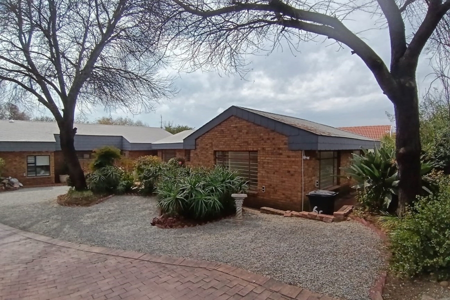 To Let 2 Bedroom Property for Rent in Paulshof Gauteng