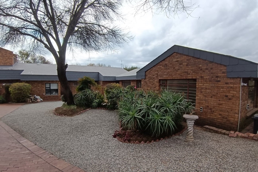 To Let 2 Bedroom Property for Rent in Paulshof Gauteng