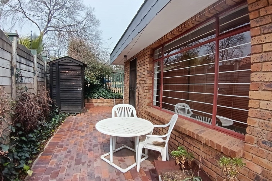 To Let 2 Bedroom Property for Rent in Paulshof Gauteng