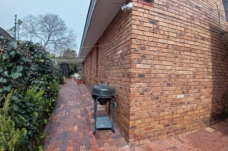 To Let 2 Bedroom Property for Rent in Paulshof Gauteng