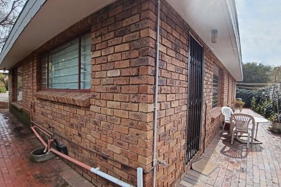 To Let 2 Bedroom Property for Rent in Paulshof Gauteng