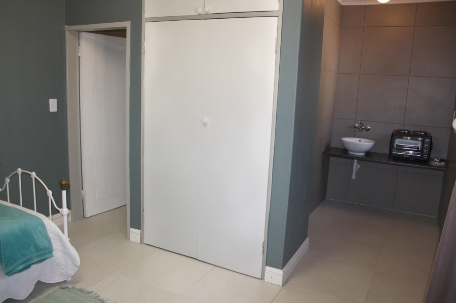 To Let 1 Bedroom Property for Rent in Faerie Glen Gauteng