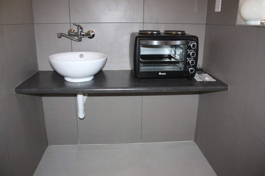 To Let 1 Bedroom Property for Rent in Faerie Glen Gauteng