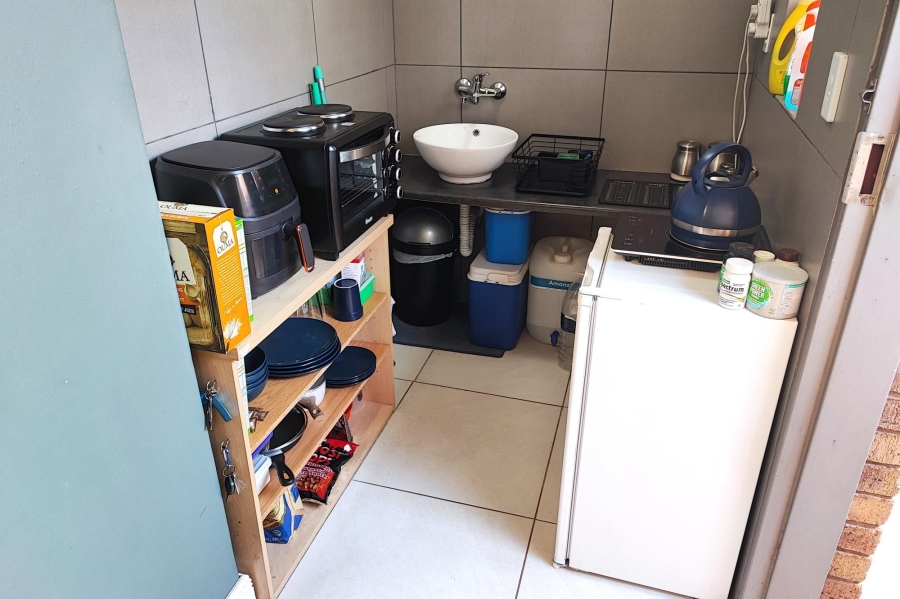 To Let 1 Bedroom Property for Rent in Faerie Glen Gauteng