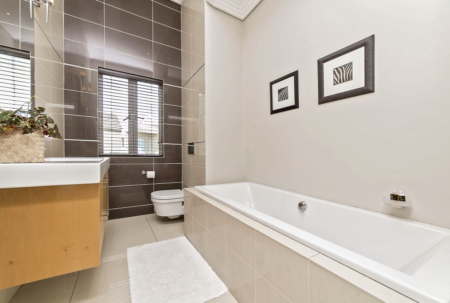 4 Bedroom Property for Sale in Dunkeld West Gauteng