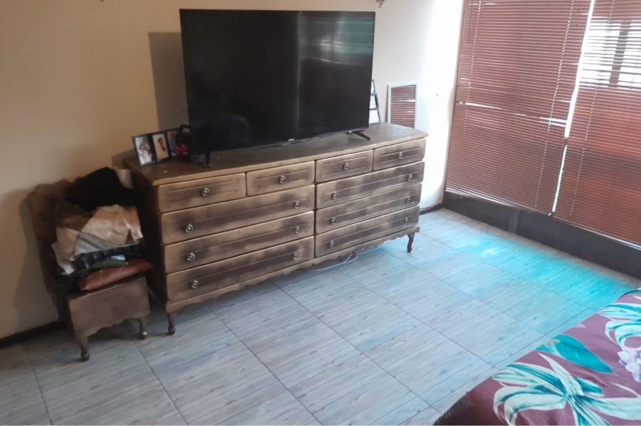 2 Bedroom Property for Sale in Kew Gauteng