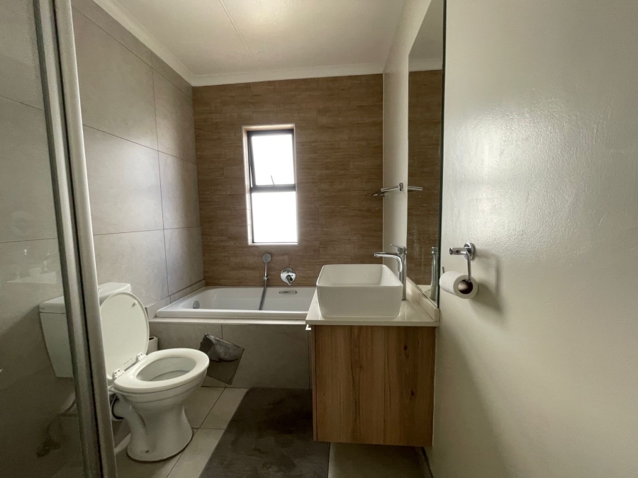 To Let 3 Bedroom Property for Rent in Modderfontein Gauteng