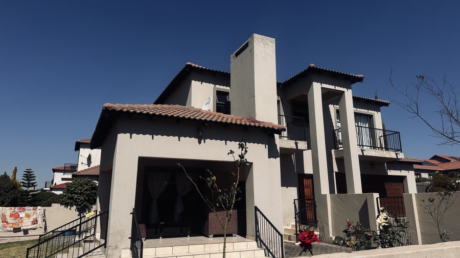 To Let 3 Bedroom Property for Rent in Thatchfield Hills Gauteng