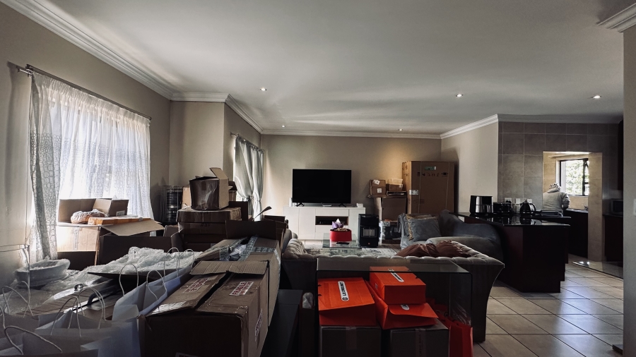 To Let 3 Bedroom Property for Rent in Thatchfield Hills Gauteng