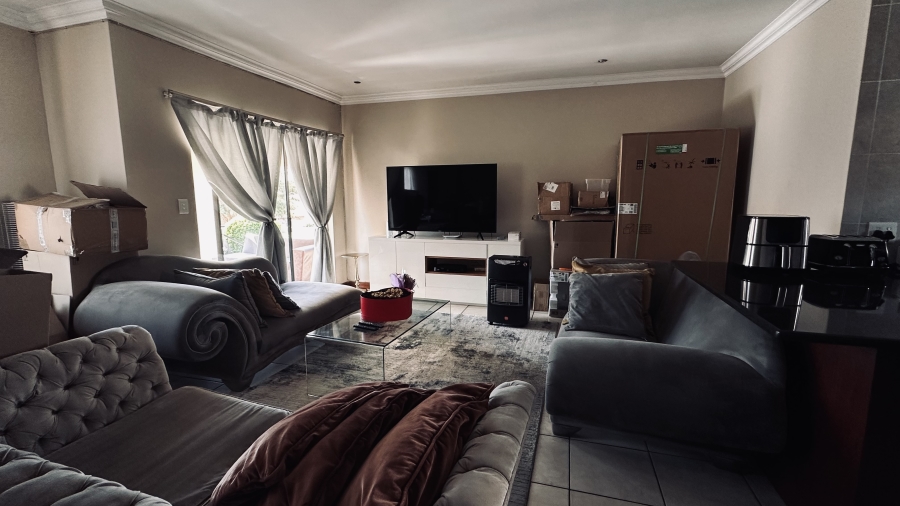 To Let 3 Bedroom Property for Rent in Thatchfield Hills Gauteng