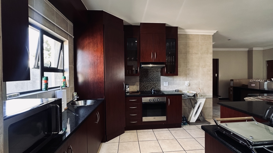To Let 3 Bedroom Property for Rent in Thatchfield Hills Gauteng