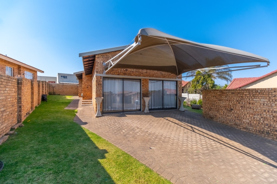 3 Bedroom Property for Sale in Groblerpark Gauteng
