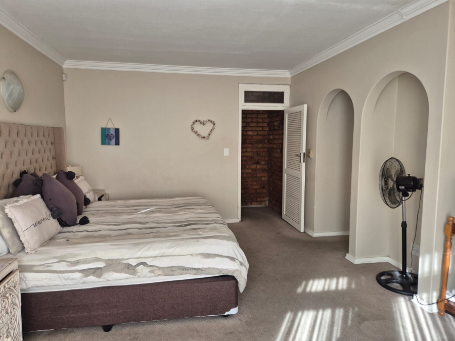 4 Bedroom Property for Sale in Buccleuch Gauteng