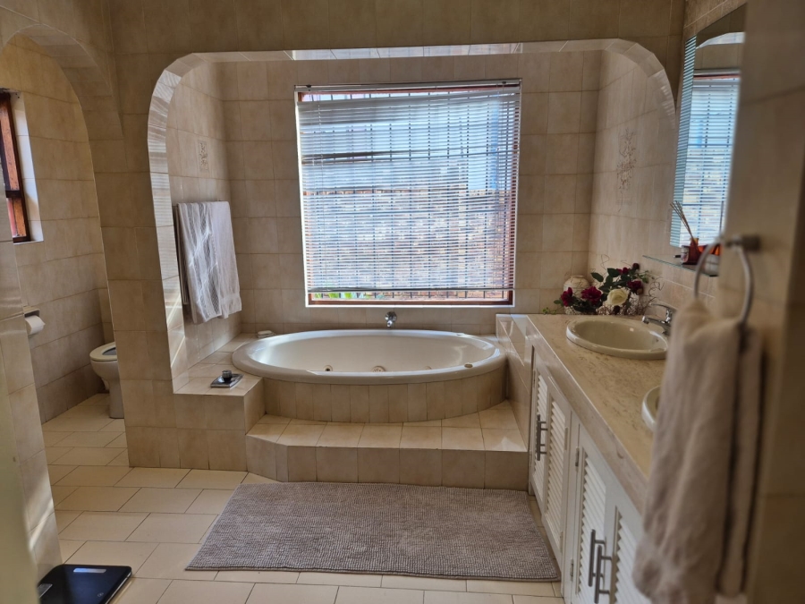 4 Bedroom Property for Sale in Buccleuch Gauteng