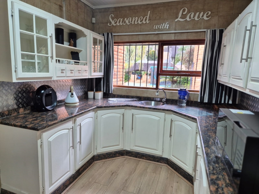 4 Bedroom Property for Sale in Buccleuch Gauteng