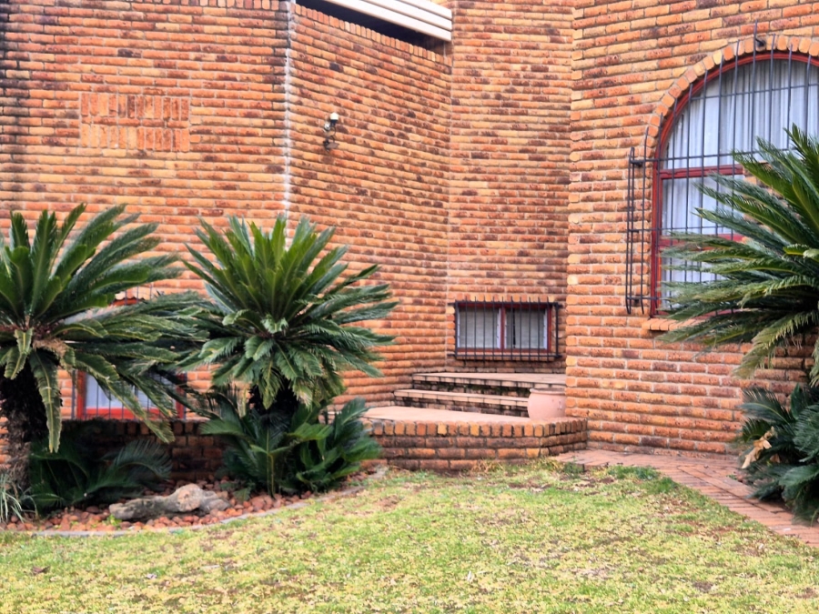 4 Bedroom Property for Sale in Buccleuch Gauteng