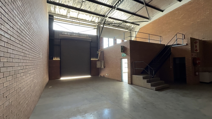 To Let commercial Property for Rent in Driehoek Gauteng