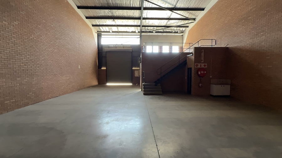 To Let commercial Property for Rent in Driehoek Gauteng