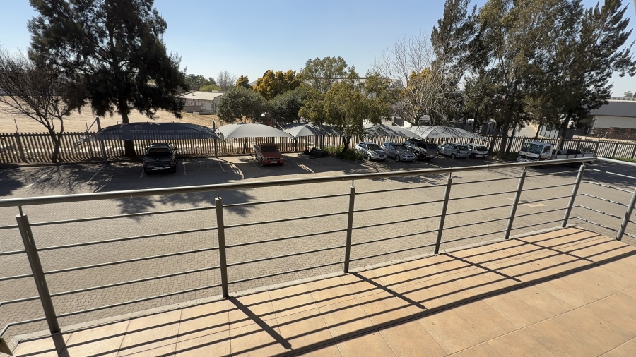 To Let commercial Property for Rent in Driehoek Gauteng