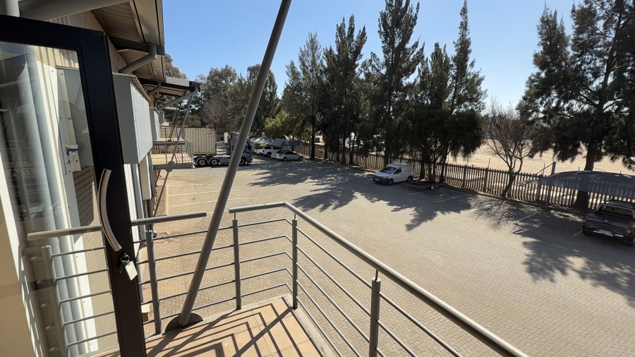 To Let commercial Property for Rent in Driehoek Gauteng