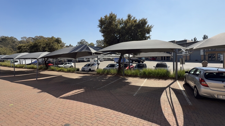 To Let commercial Property for Rent in Driehoek Gauteng