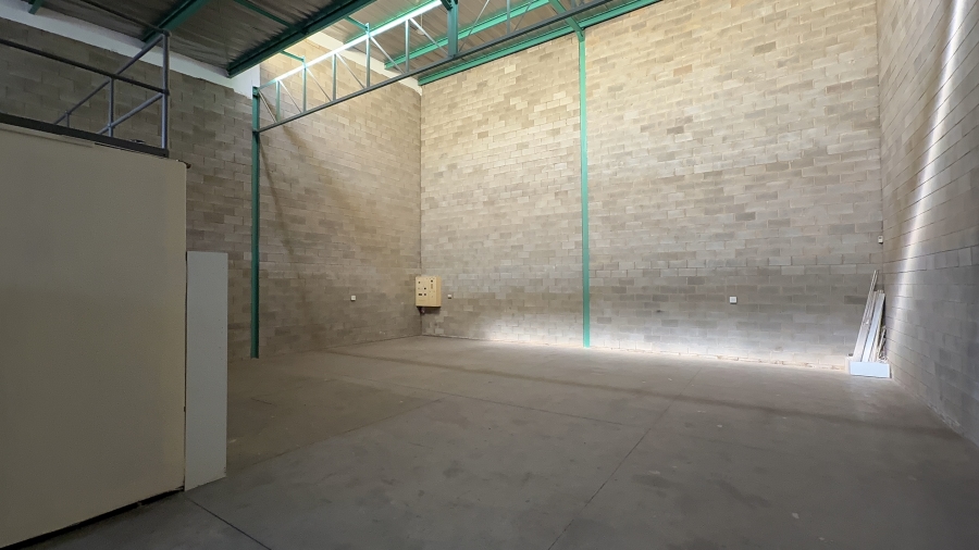 To Let commercial Property for Rent in Driehoek Gauteng