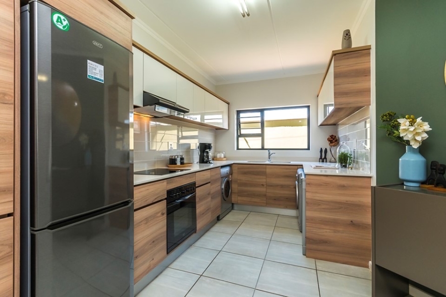 To Let 3 Bedroom Property for Rent in Waterfall Gauteng