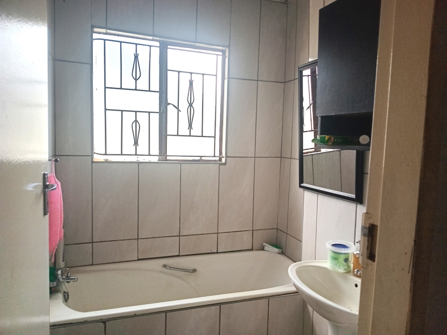 3 Bedroom Property for Sale in Clayville Gauteng