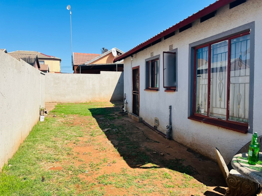 3 Bedroom Property for Sale in Clayville Gauteng