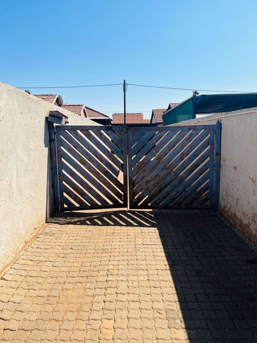 3 Bedroom Property for Sale in Clayville Gauteng