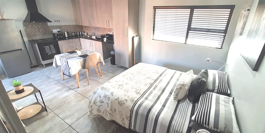 To Let 1 Bedroom Property for Rent in Douglasdale Gauteng