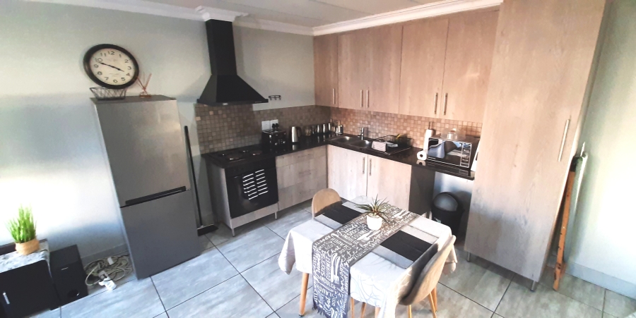 To Let 1 Bedroom Property for Rent in Douglasdale Gauteng