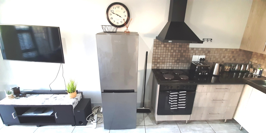 To Let 1 Bedroom Property for Rent in Douglasdale Gauteng