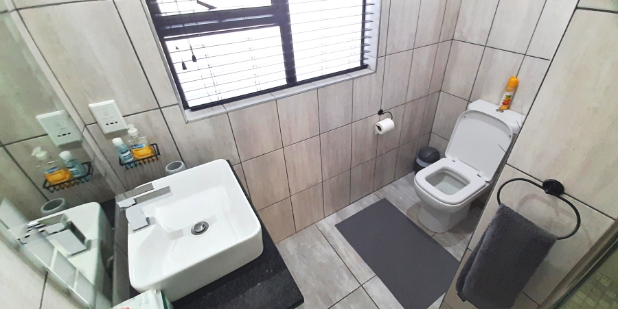 To Let 1 Bedroom Property for Rent in Douglasdale Gauteng