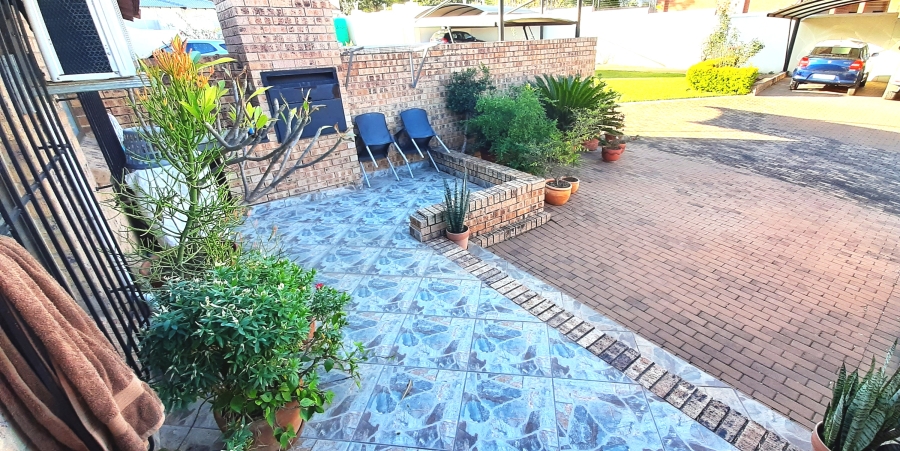 To Let 1 Bedroom Property for Rent in Douglasdale Gauteng