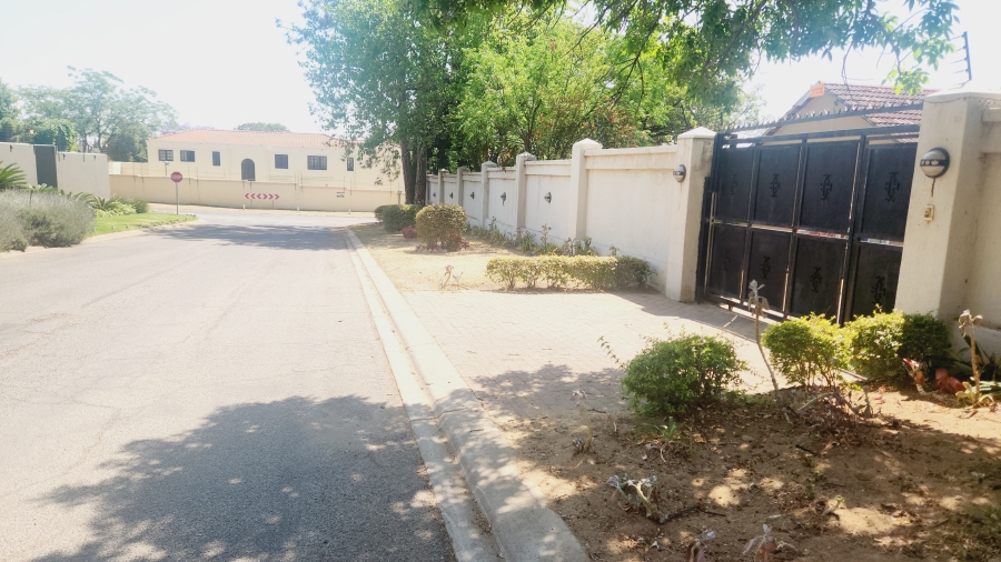 To Let 1 Bedroom Property for Rent in Magaliessig Gauteng