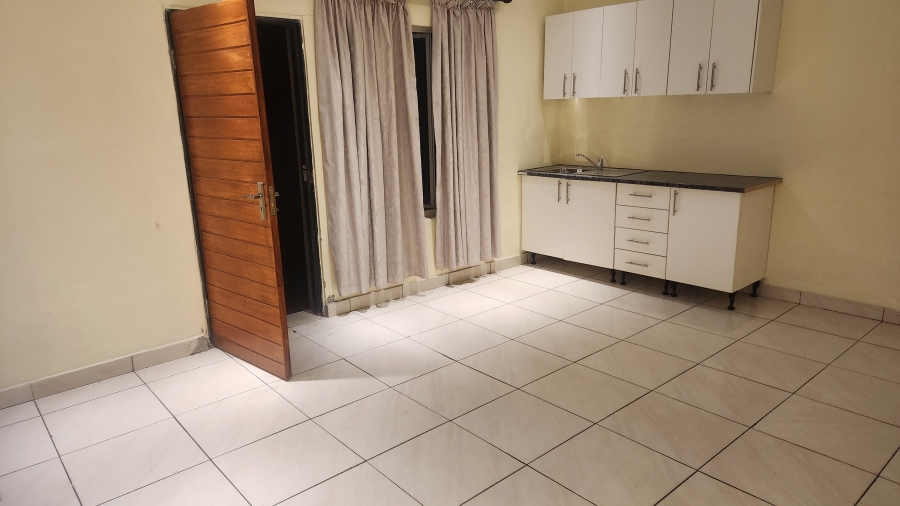 To Let 1 Bedroom Property for Rent in Magaliessig Gauteng