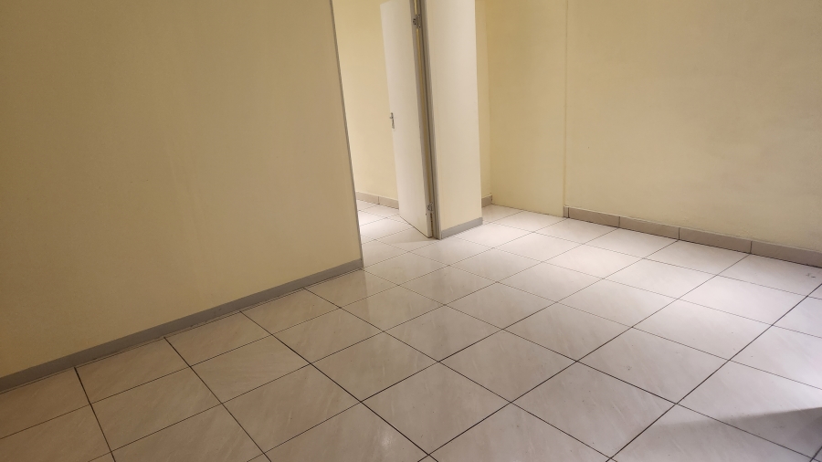 To Let 1 Bedroom Property for Rent in Magaliessig Gauteng