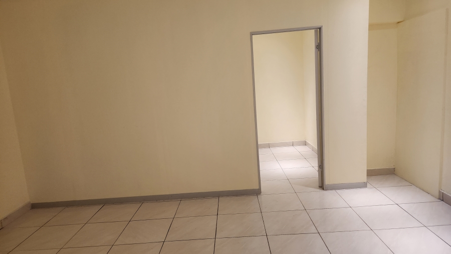 To Let 1 Bedroom Property for Rent in Magaliessig Gauteng