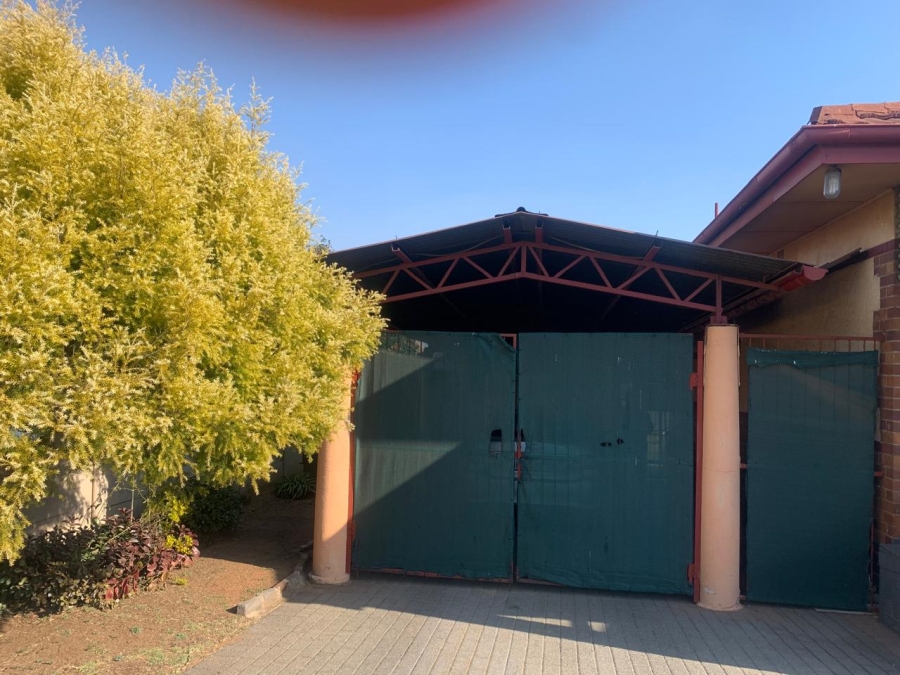 To Let 3 Bedroom Property for Rent in Elsburg Gauteng