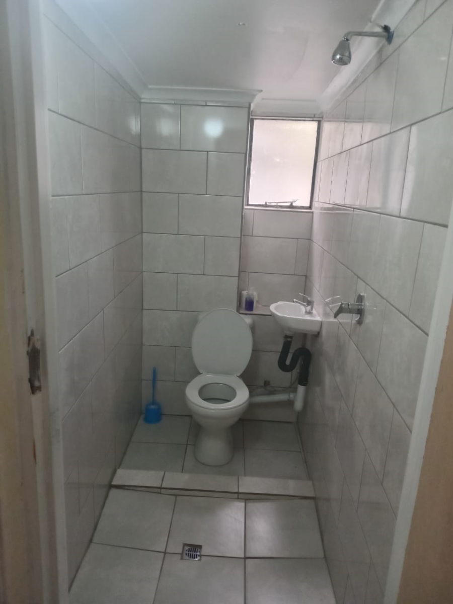 To Let 1 Bedroom Property for Rent in Magaliessig Gauteng