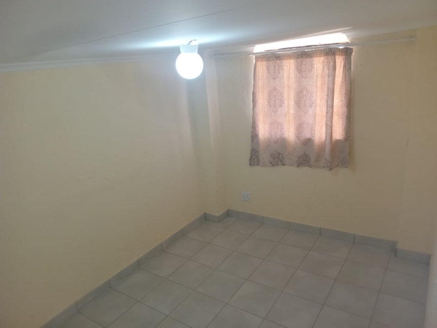 To Let 1 Bedroom Property for Rent in Magaliessig Gauteng
