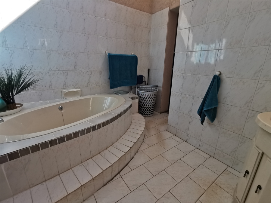 4 Bedroom Property for Sale in Karenpark Gauteng