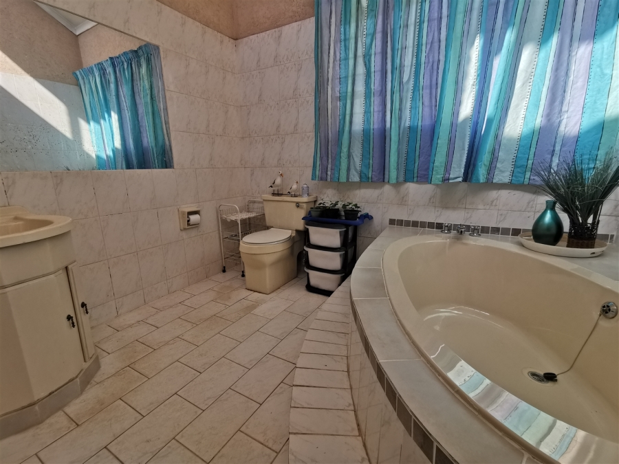 4 Bedroom Property for Sale in Karenpark Gauteng