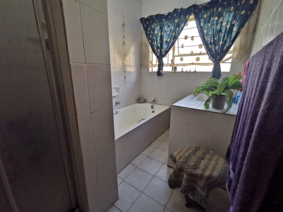 4 Bedroom Property for Sale in Karenpark Gauteng