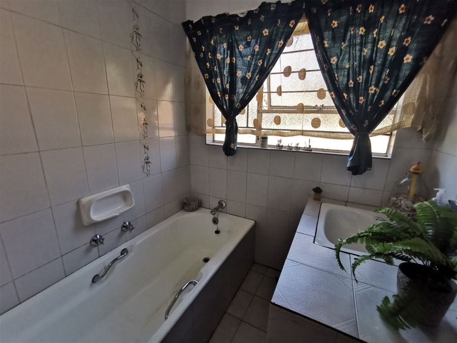 4 Bedroom Property for Sale in Karenpark Gauteng