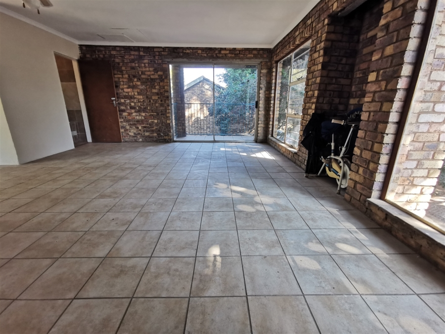4 Bedroom Property for Sale in Karenpark Gauteng