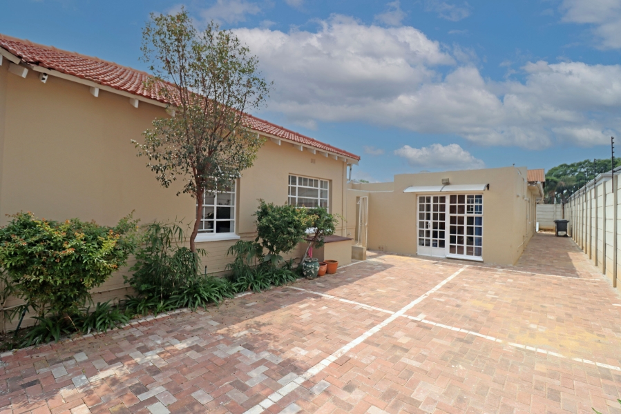 To Let commercial Property for Rent in Greenside Gauteng